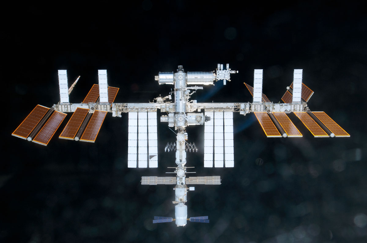 Historic Photo Op Nixed for Shuttle Discovery at Space Station